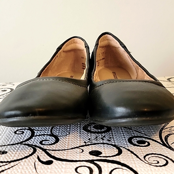 LIKE NEW! Cute little Essential Stretch Ballet Flats - Picture 6 of 8